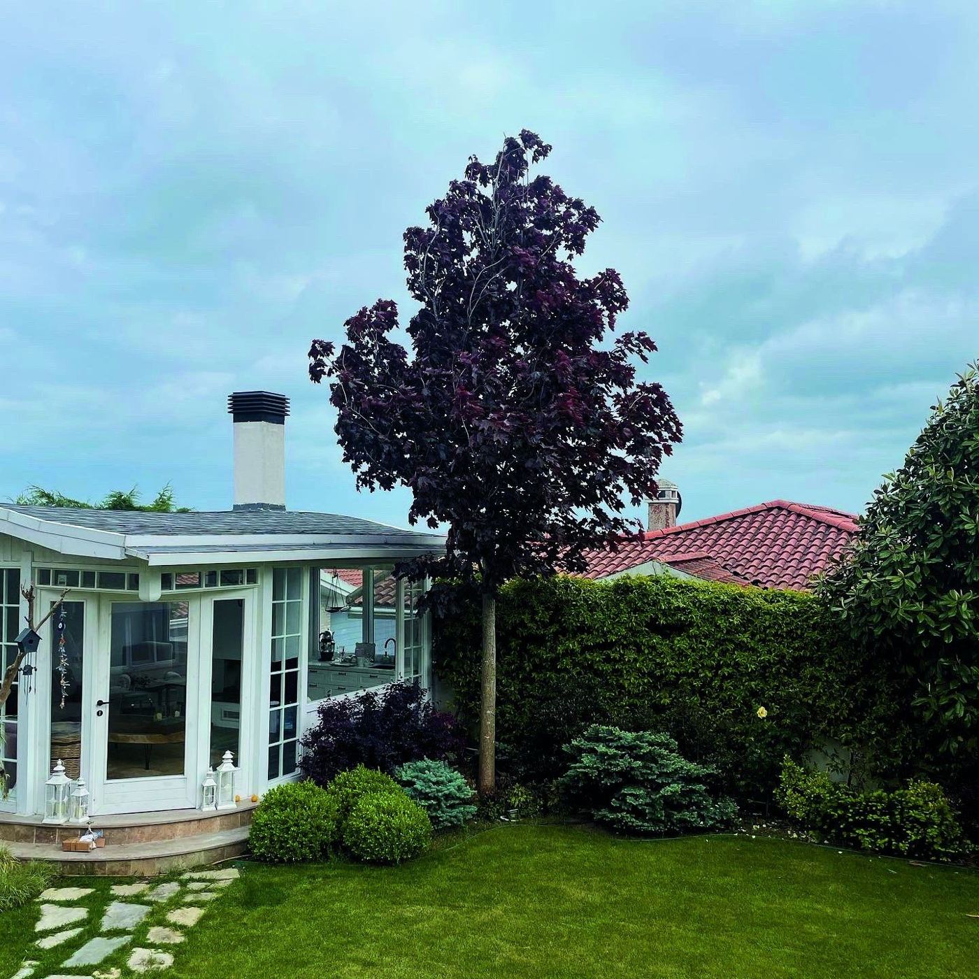 Tamamlanmış villa bahçesi